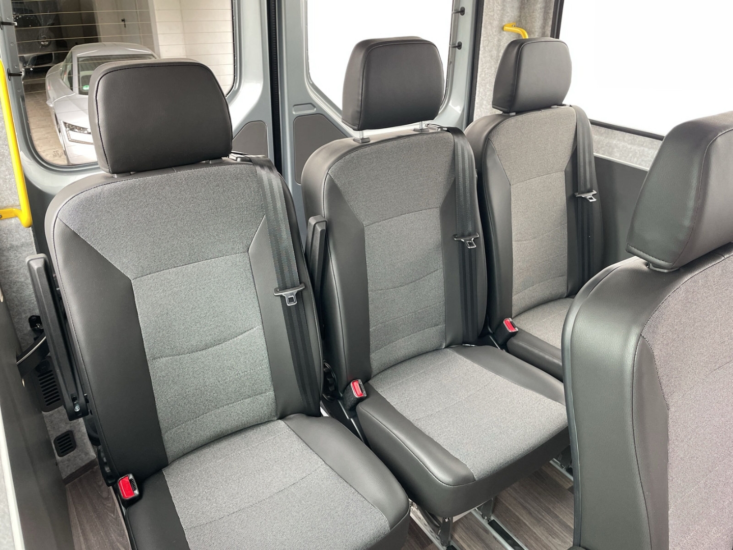 Crafter 35 2.0 TDI Autom. 9-Sitzer/LED/Standhzg/Kamera/ACC/Navi/App-Connect/Sitzhzg