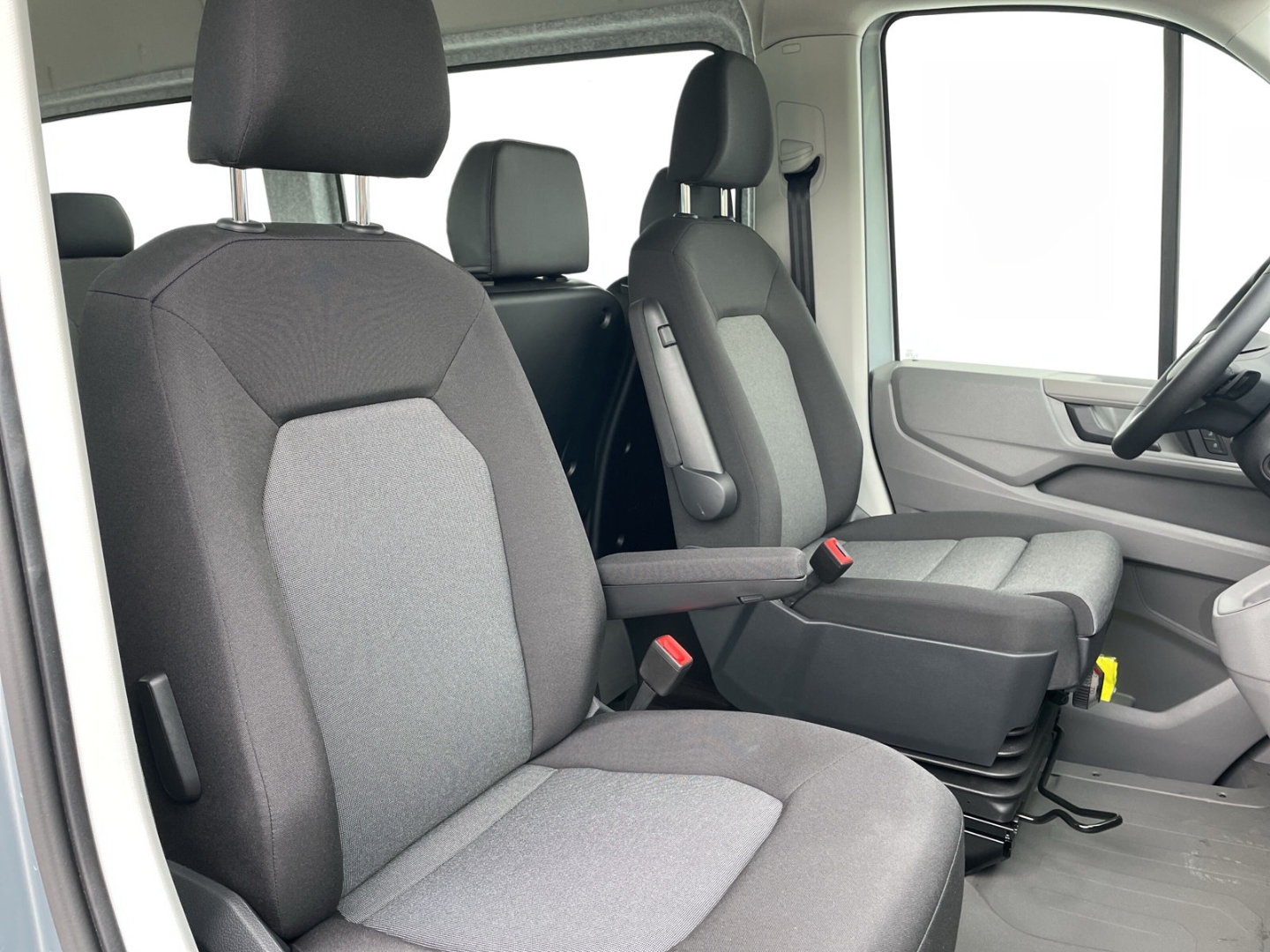 Crafter 35 2.0 TDI Autom. 9-Sitzer/LED/Standhzg/Kamera/ACC/Navi/App-Connect/Sitzhzg