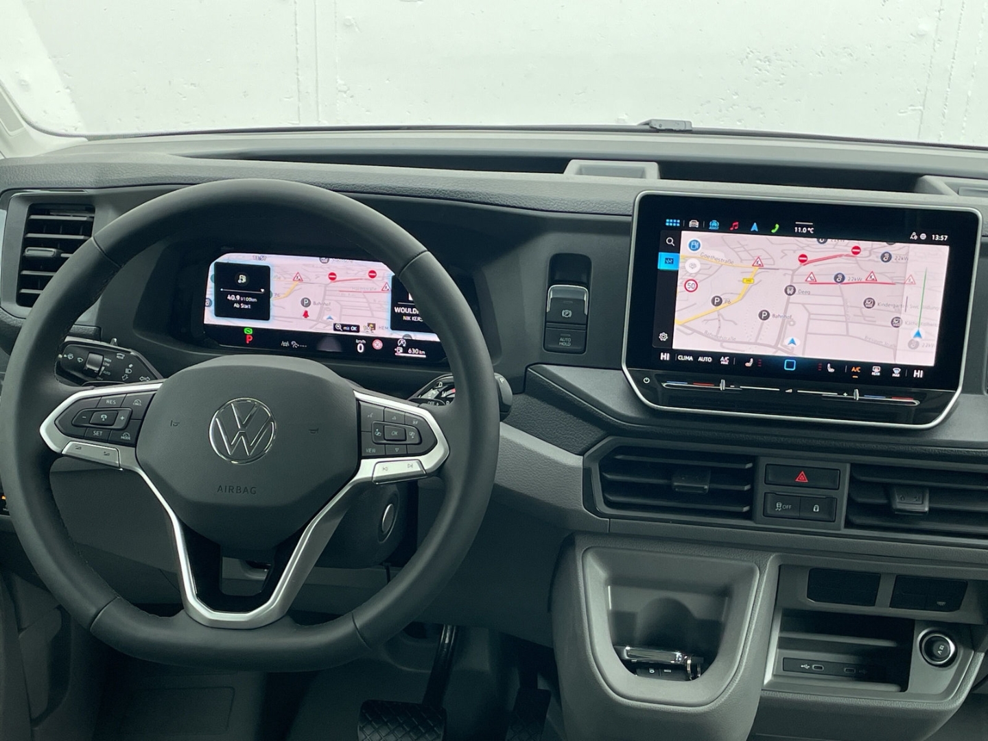 Crafter 35 2.0 TDI Autom. 9-Sitzer/LED/Standhzg/Kamera/ACC/Navi/App-Connect/Sitzhzg