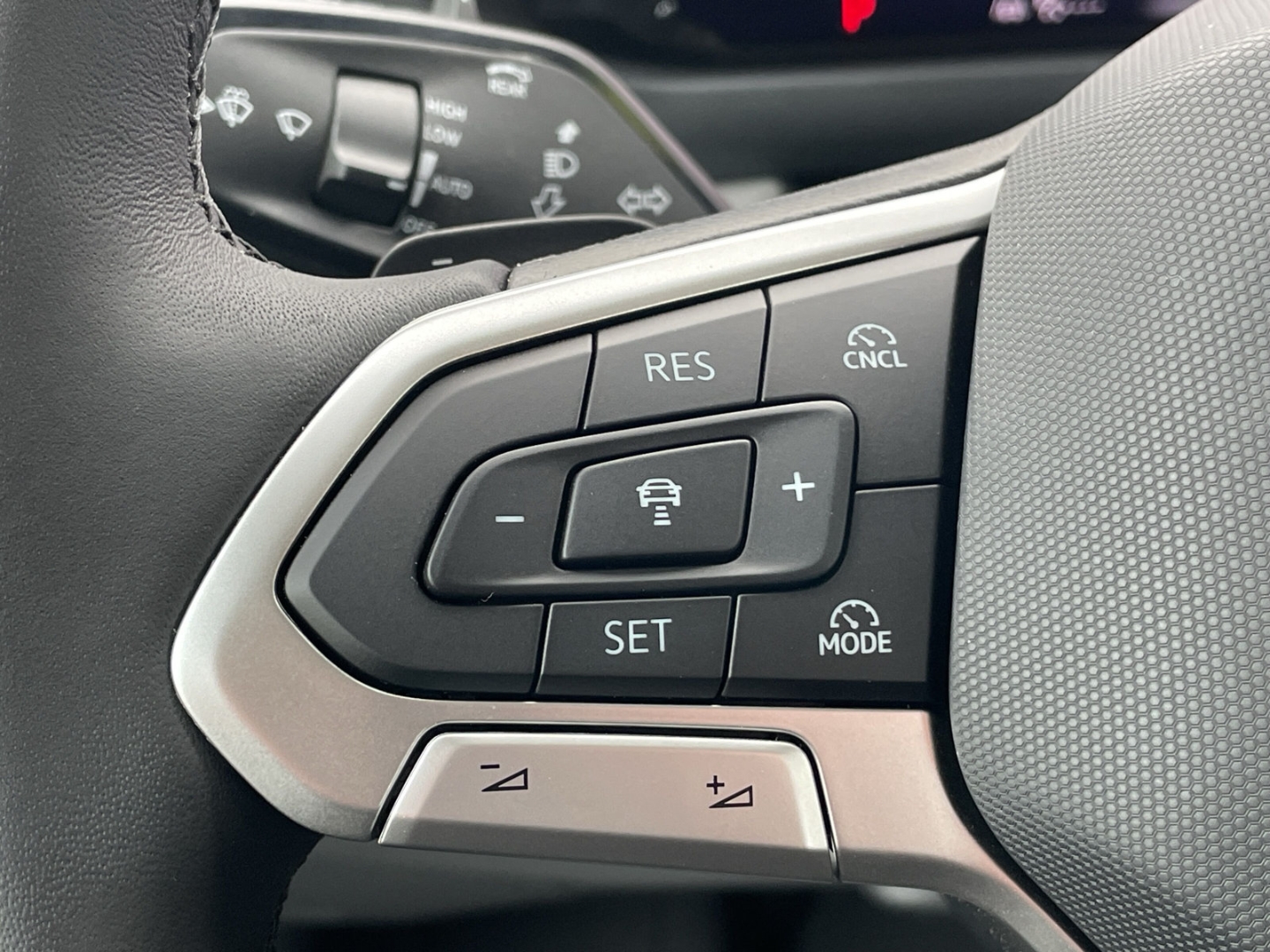 Crafter 35 2.0 TDI Autom. 9-Sitzer/LED/Standhzg/Kamera/ACC/Navi/App-Connect/Sitzhzg