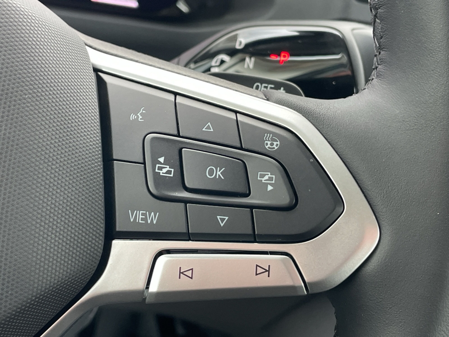 Crafter 35 2.0 TDI Autom. 9-Sitzer/LED/Standhzg/Kamera/ACC/Navi/App-Connect/Sitzhzg