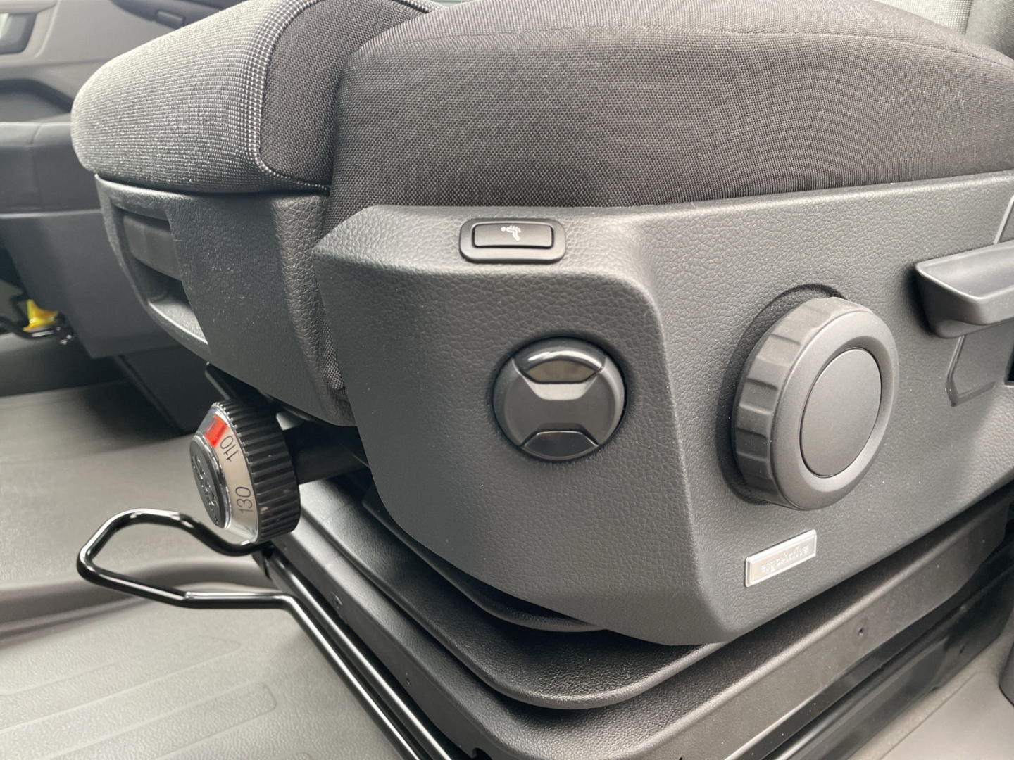 Crafter 35 2.0 TDI Autom. 9-Sitzer/LED/Standhzg/Kamera/ACC/Navi/App-Connect/Sitzhzg