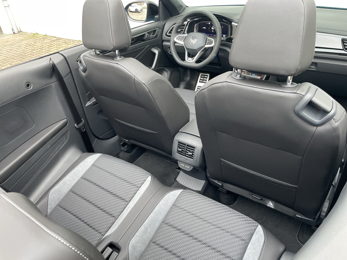 T-Roc Cabriolet R-Line 1.5 TSI DSG Kamera/Navi  App-Connect/IQ.LIGHT/Keyless/VW-Sound