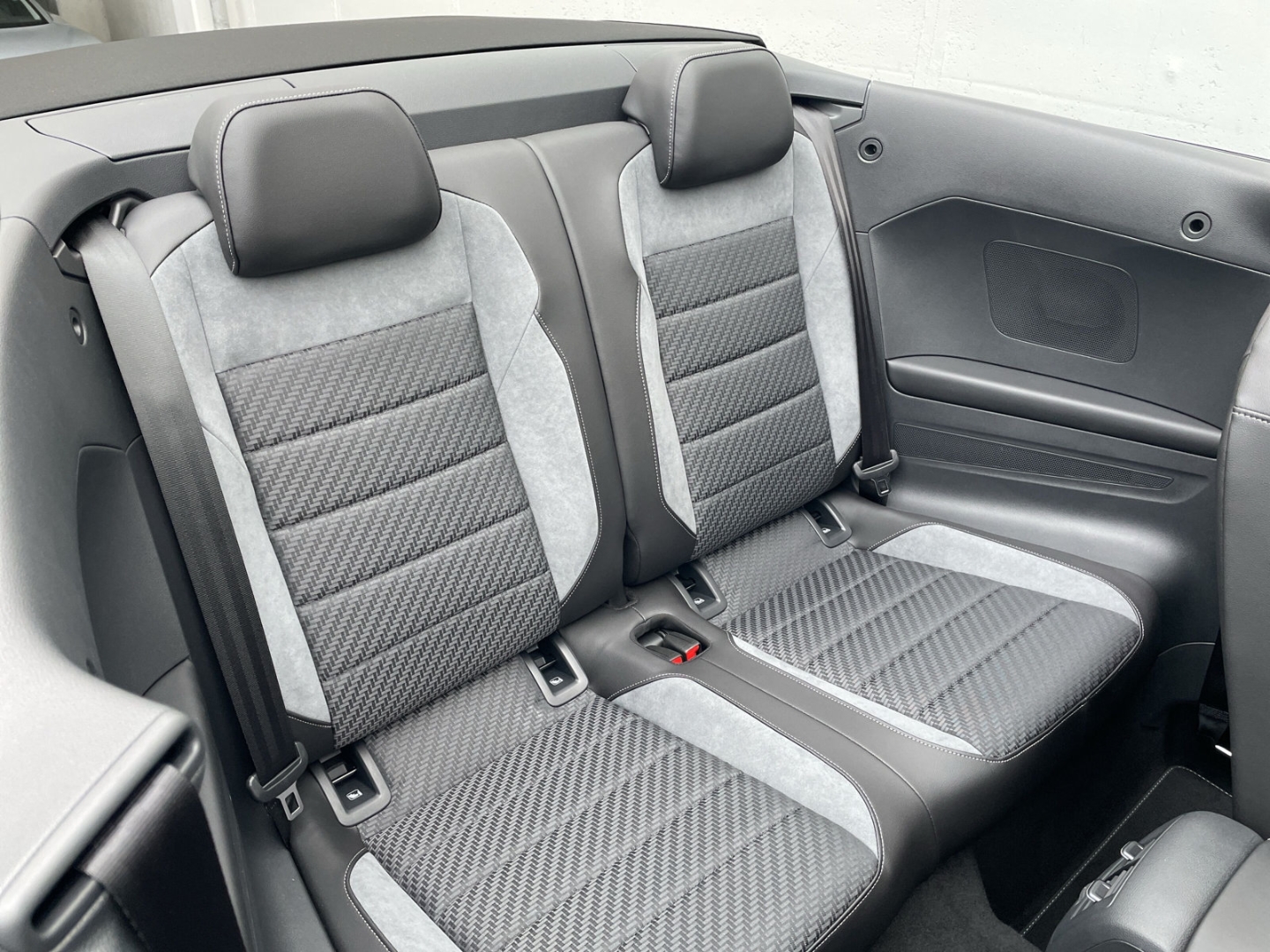 T-Roc Cabriolet R-Line 1.5 TSI DSG Kamera/Navi  App-Connect/IQ.LIGHT/Keyless/VW-Sound