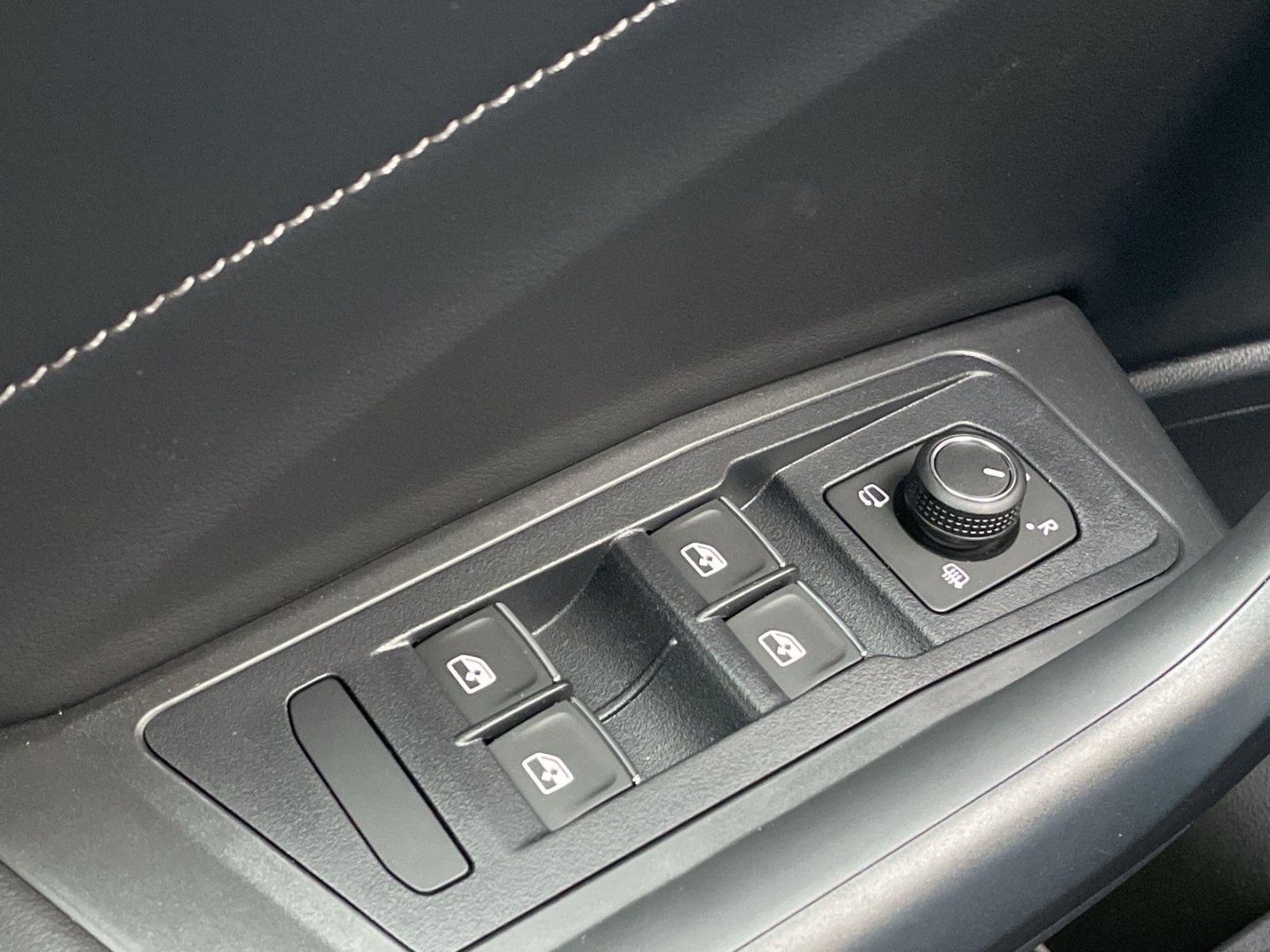 T-Roc Cabriolet R-Line 1.5 TSI DSG Kamera/Navi  App-Connect/IQ.LIGHT/Keyless/VW-Sound