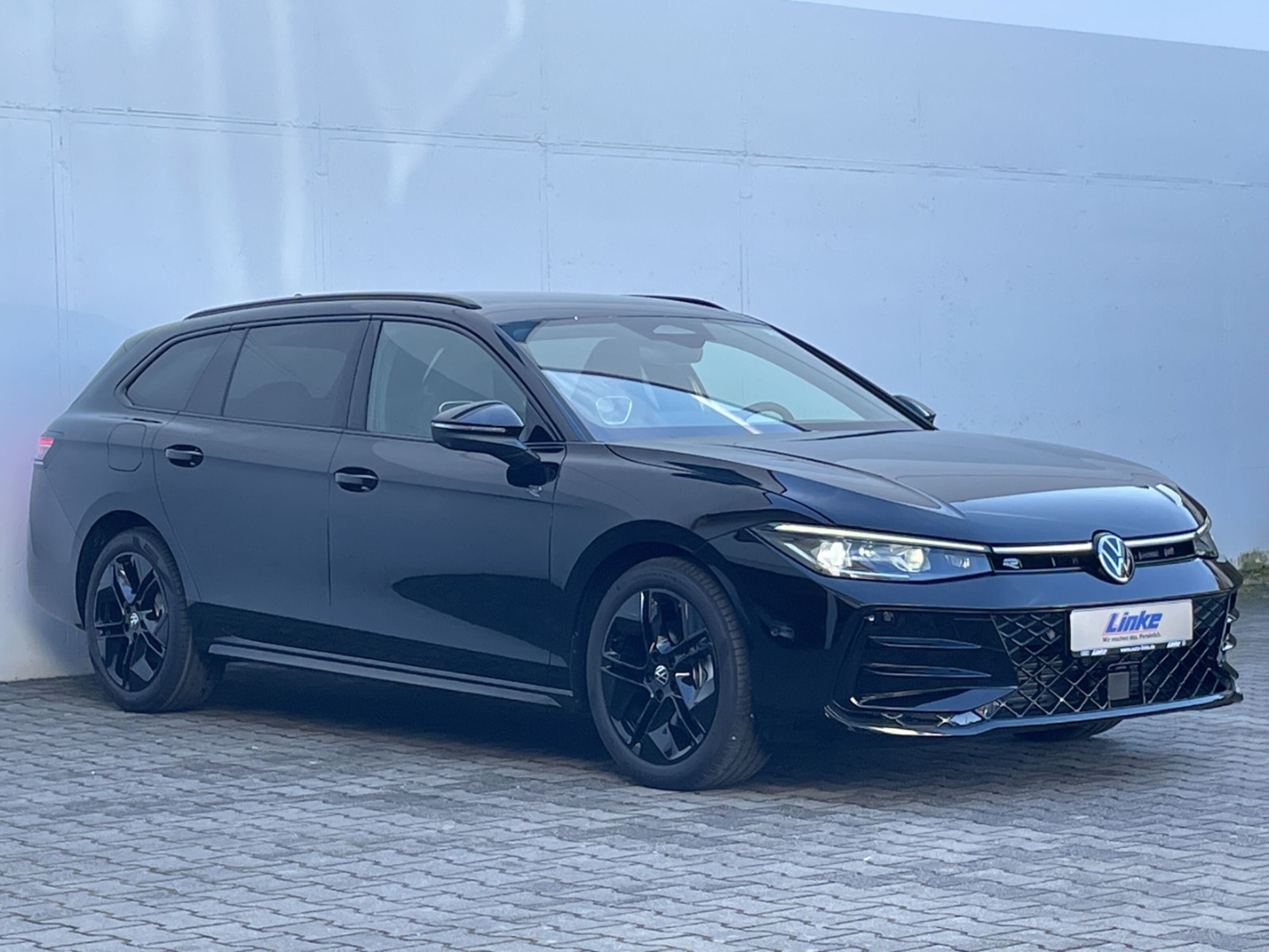 Passat 2.0 TDI R-line HUD/AHK/DCC Pro/360°Kamera/IQ.LIGHT/Navi/ACC/el.Heckklappe/Keyless