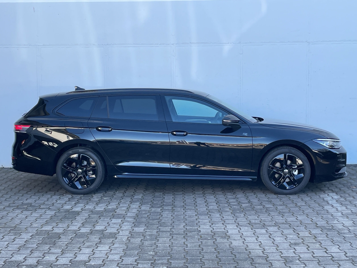 Passat 2.0 TDI R-line HUD/AHK/DCC Pro/360°Kamera/IQ.LIGHT/Navi/ACC/el.Heckklappe/Keyless