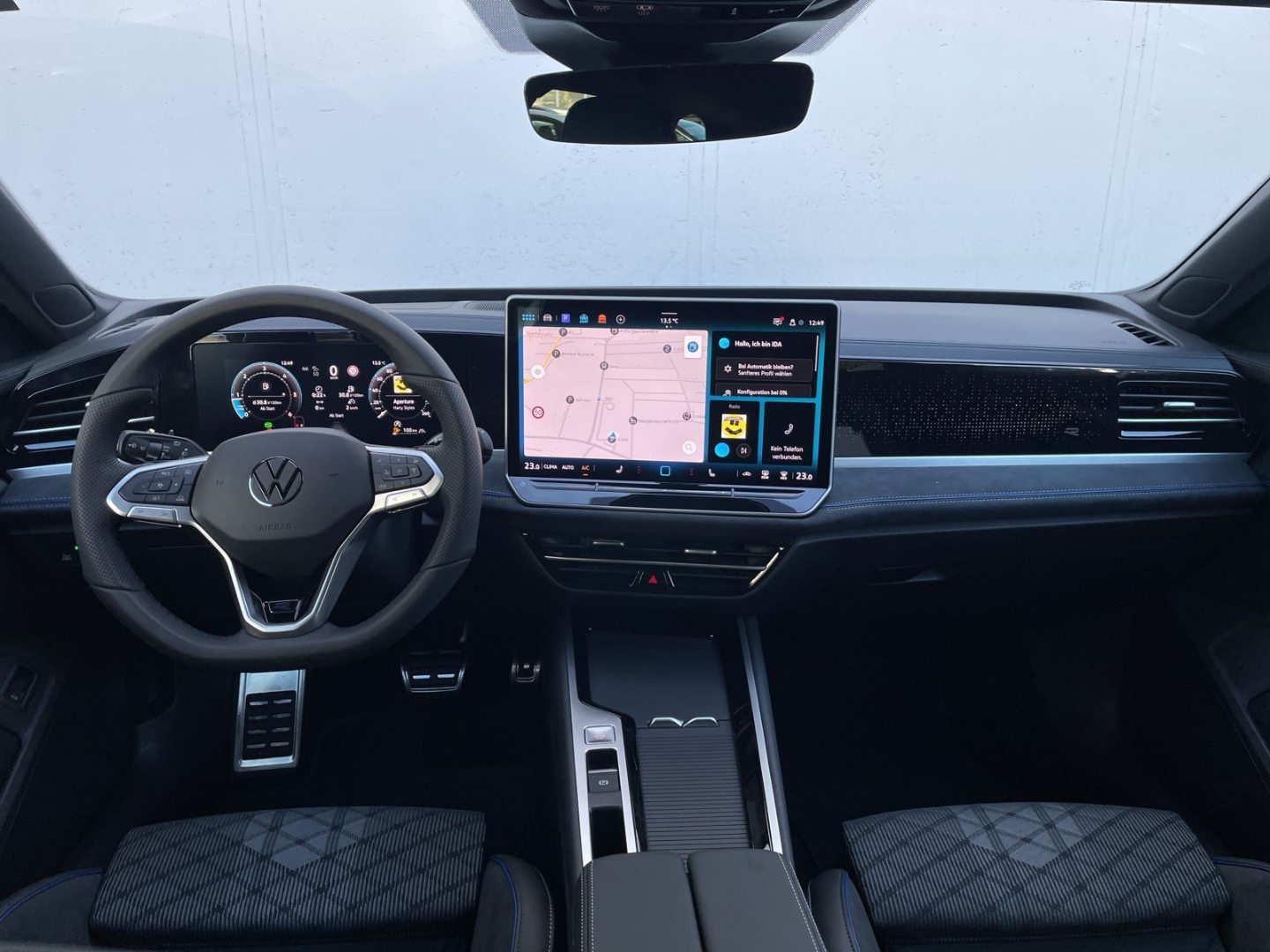 Passat 2.0 TDI R-line HUD/AHK/DCC Pro/360°Kamera/IQ.LIGHT/Navi/ACC/el.Heckklappe/Keyless
