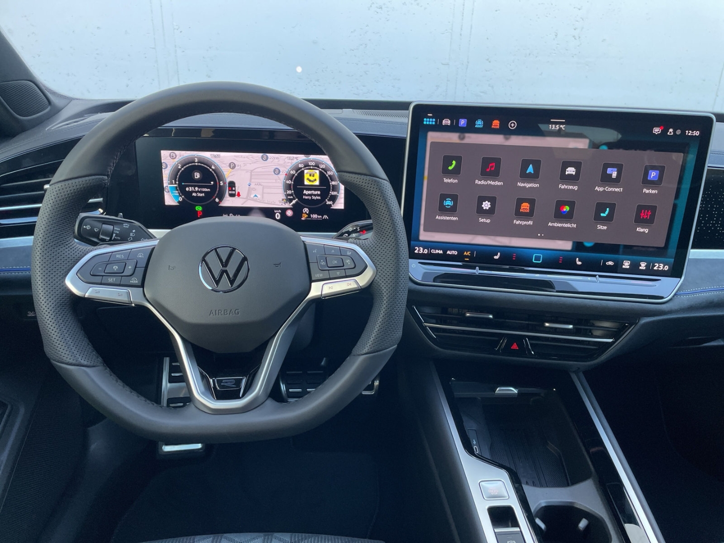 Passat 2.0 TDI R-line HUD/AHK/DCC Pro/360°Kamera/IQ.LIGHT/Navi/ACC/el.Heckklappe/Keyless