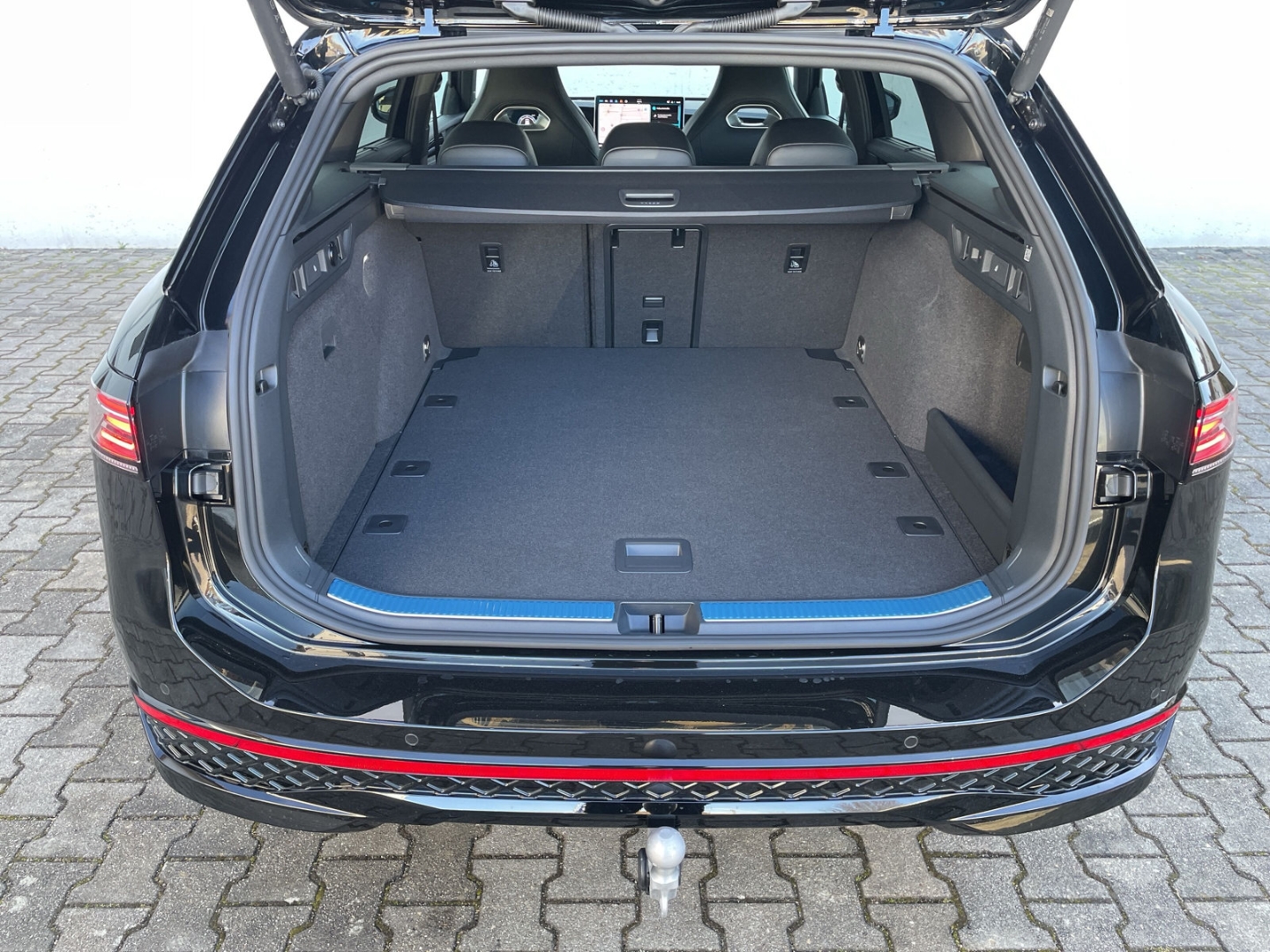 Passat 2.0 TDI R-line HUD/AHK/DCC Pro/360°Kamera/IQ.LIGHT/Navi/ACC/el.Heckklappe/Keyless