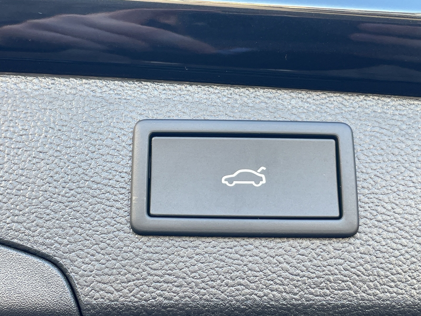 Passat 2.0 TDI R-line HUD/AHK/DCC Pro/360°Kamera/IQ.LIGHT/Navi/ACC/el.Heckklappe/Keyless