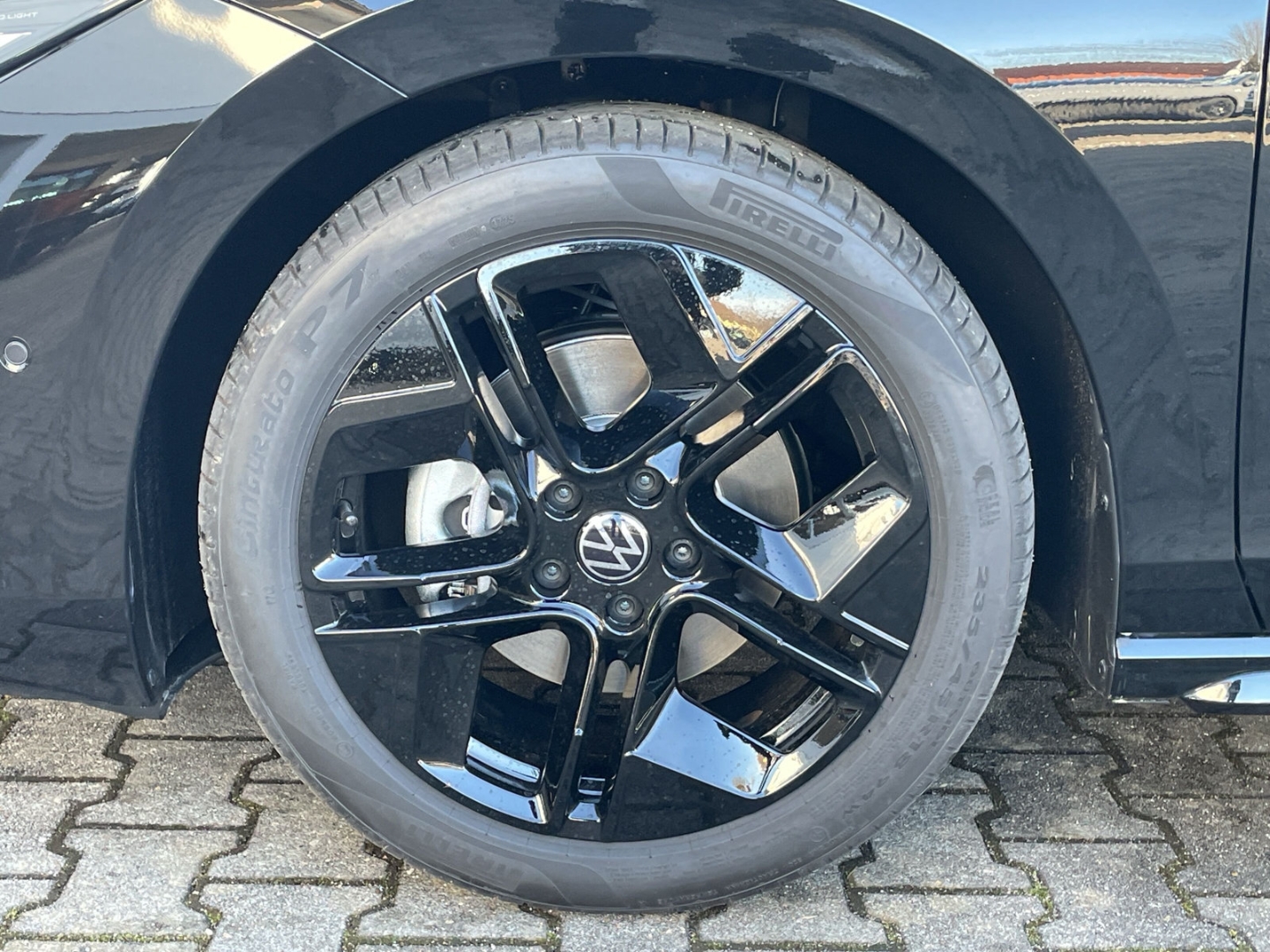 Passat 2.0 TDI R-line HUD/AHK/DCC Pro/360°Kamera/IQ.LIGHT/Navi/ACC/el.Heckklappe/Keyless