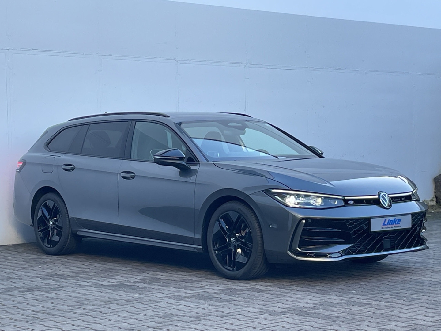 Passat 2.0 TDI R-line HUD/AHK/DCC Pro/360°Kamera/IQ.LIGHT/Navi/ACC/el.Heckklappe/Keyless