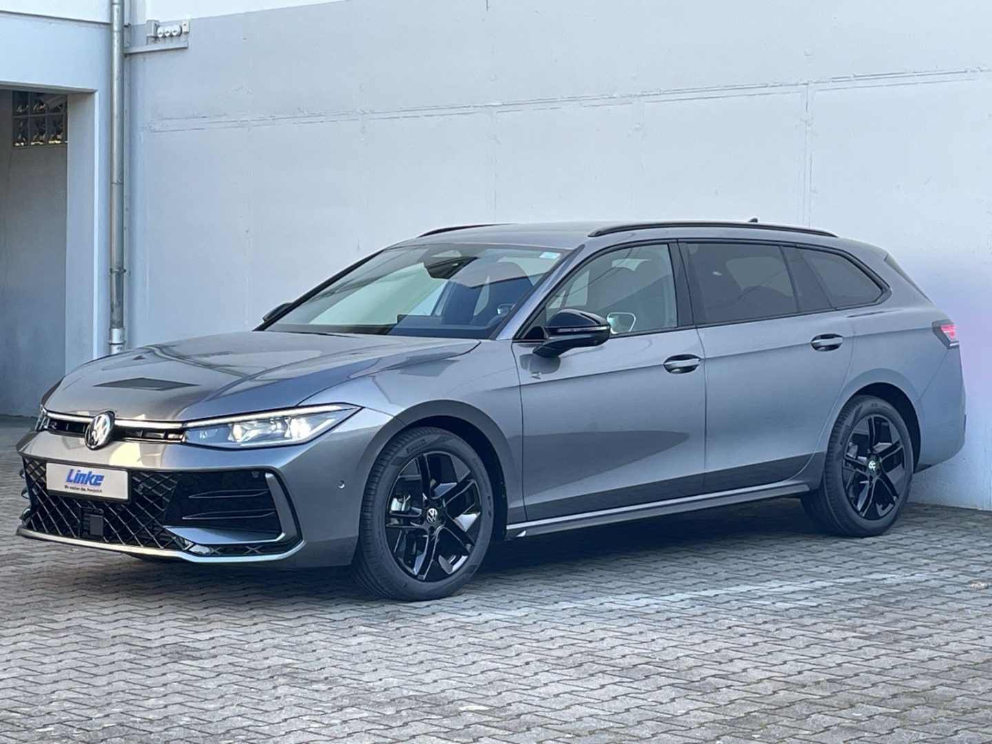 Passat 2.0 TDI R-line HUD/AHK/DCC Pro/360°Kamera/IQ.LIGHT/Navi/ACC/el.Heckklappe/Keyless