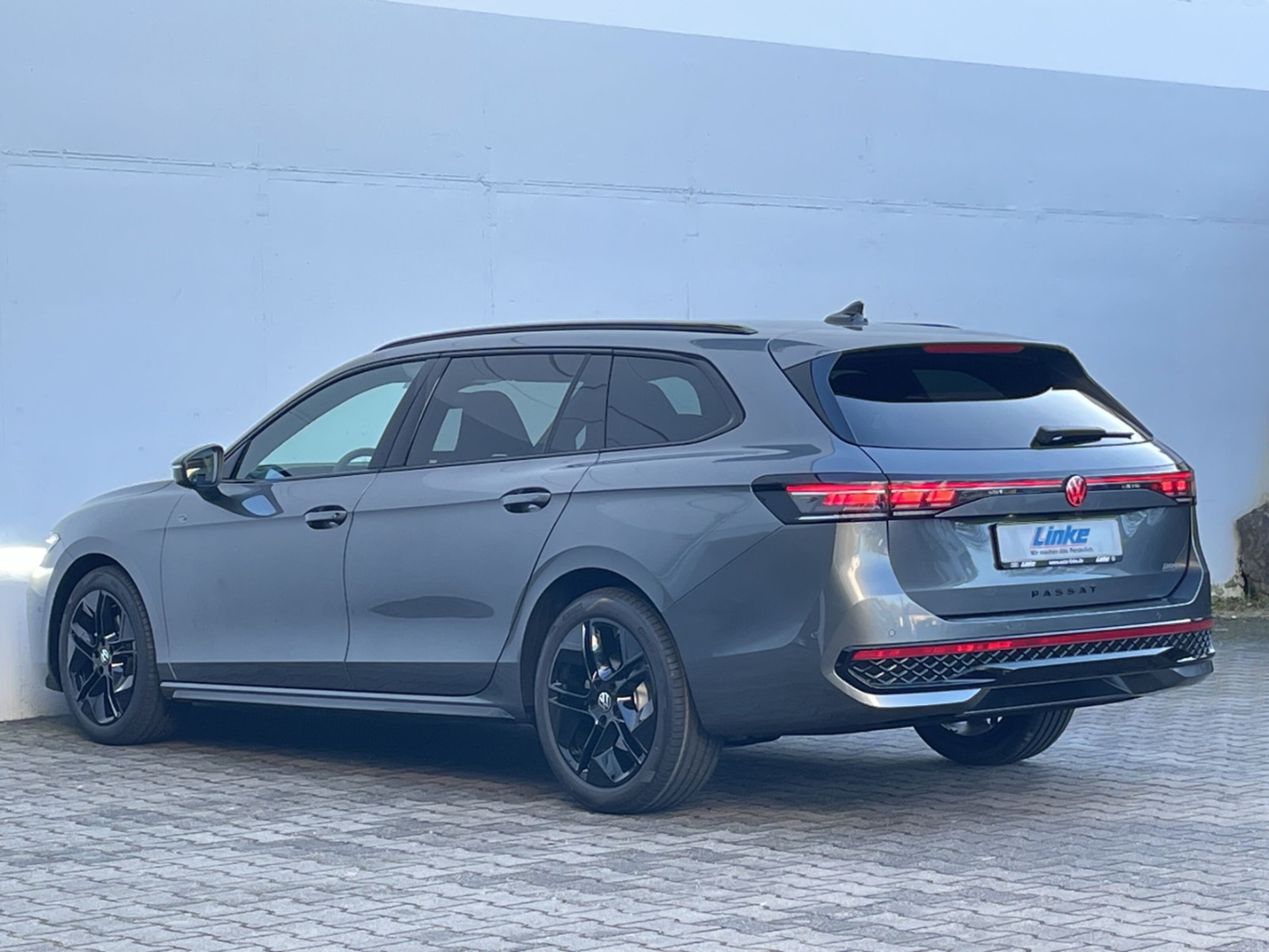 Passat 2.0 TDI R-line HUD/AHK/DCC Pro/360°Kamera/IQ.LIGHT/Navi/ACC/el.Heckklappe/Keyless