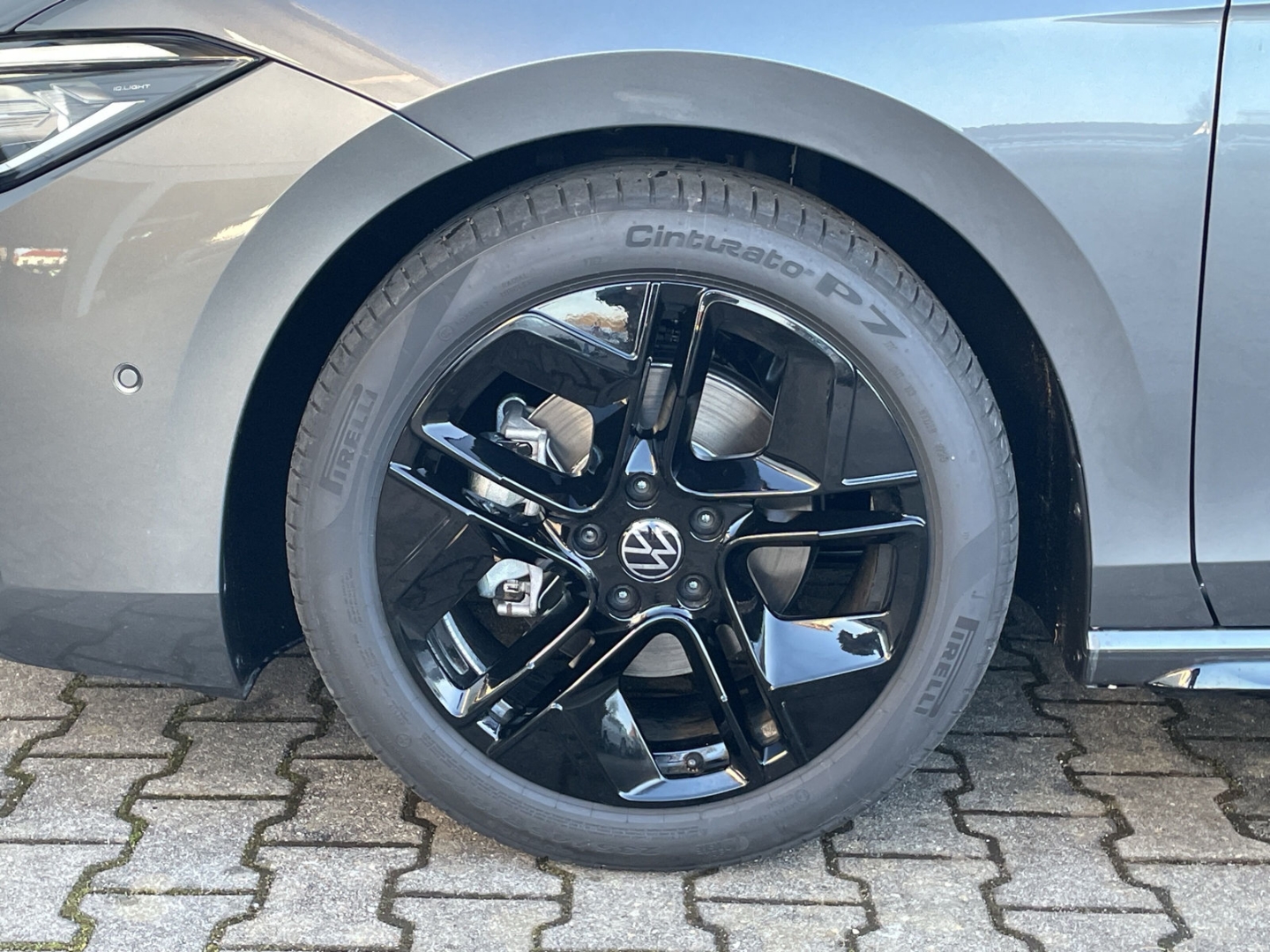 Passat 2.0 TDI R-line HUD/AHK/DCC Pro/360°Kamera/IQ.LIGHT/Navi/ACC/el.Heckklappe/Keyless