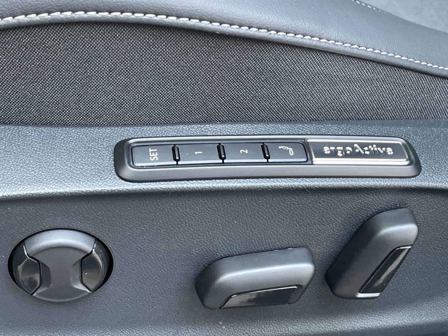 ID.7 Tourer Pro HUD/AHK/360°Kamera/Keyless/Navi /Massage/ACC/Side Assist