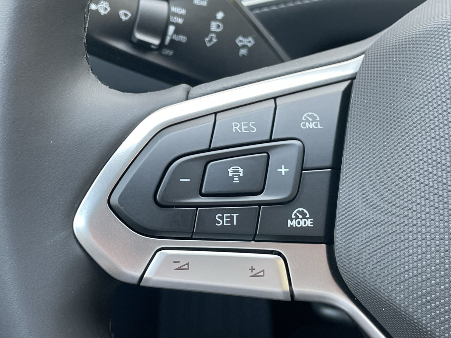 ID.7 Tourer Pro HUD/AHK/360°Kamera/Keyless/Navi /Massage/ACC/Side Assist