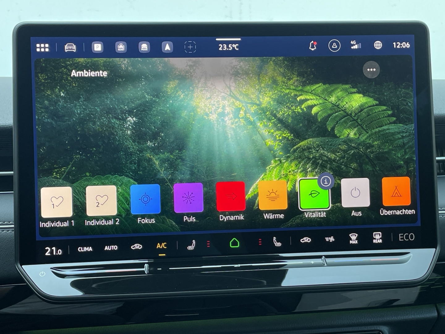 ID.7 Tourer Pro HUD/AHK/360°Kamera/Keyless/Navi /Massage/ACC/Side Assist
