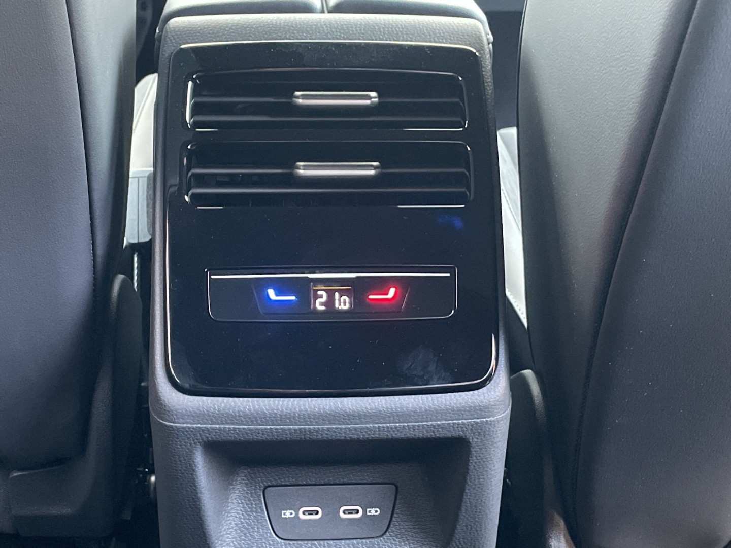 ID.7 Tourer Pro HUD/AHK/360°Kamera/Keyless/Navi /Massage/ACC/Side Assist