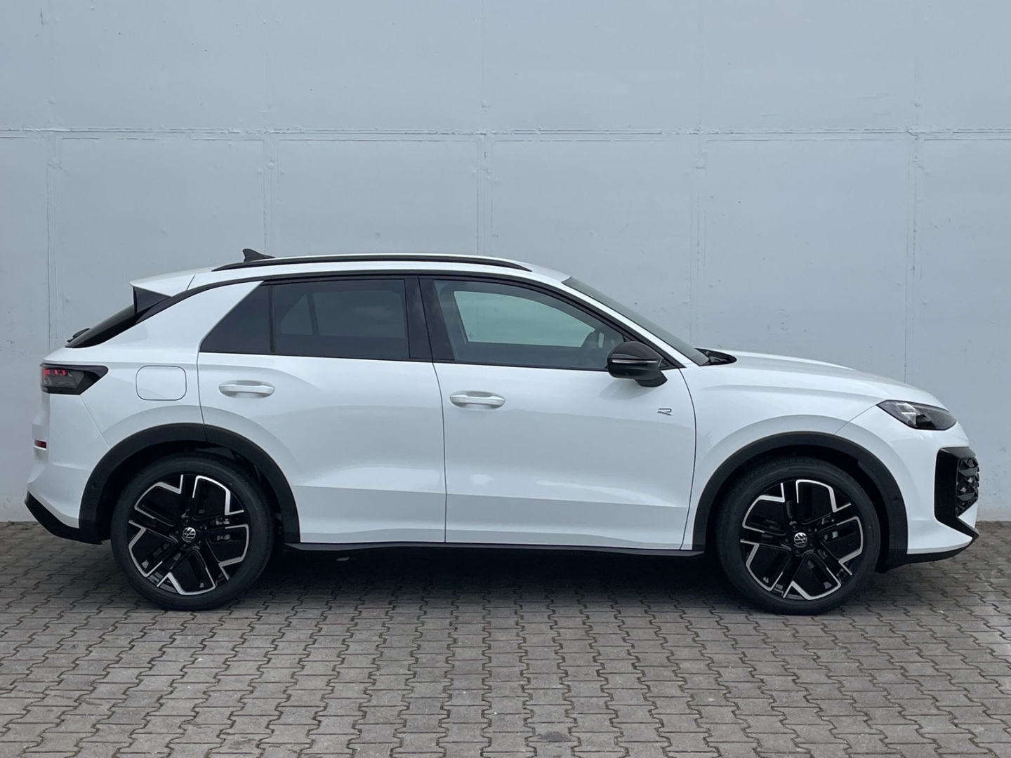 T-Roc R-Line 1.5eTSI 360°Kamera/HUD/ACC/Navi/App-Connect/Keyless/Spurwechsel