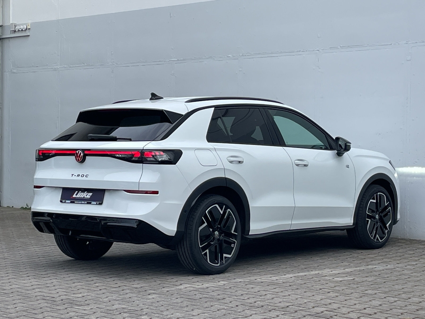 T-Roc R-Line 1.5eTSI 360°Kamera/HUD/ACC/Navi/App-Connect/Keyless/Spurwechsel