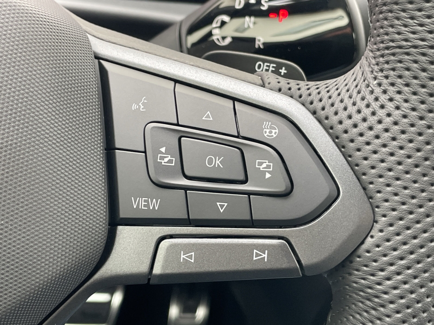 T-Roc R-Line 1.5eTSI 360°Kamera/HUD/ACC/Navi/App-Connect/Keyless/Spurwechsel