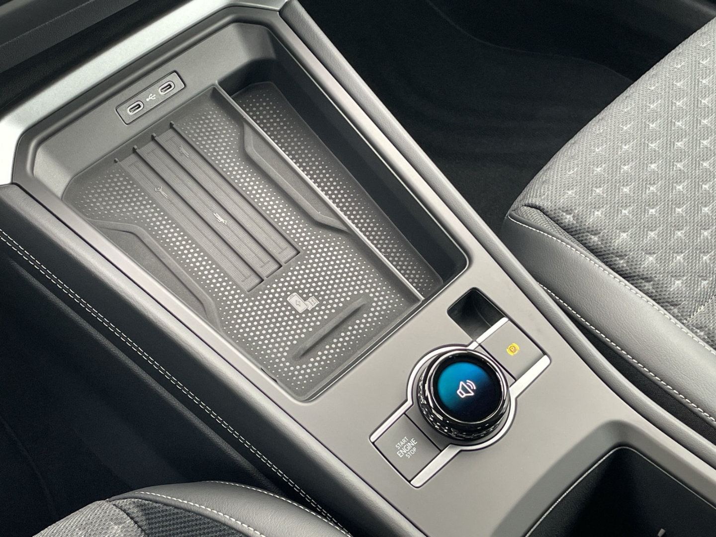 T-Roc R-Line 1.5eTSI 360°Kamera/HUD/ACC/Navi/App-Connect/Keyless/Spurwechsel