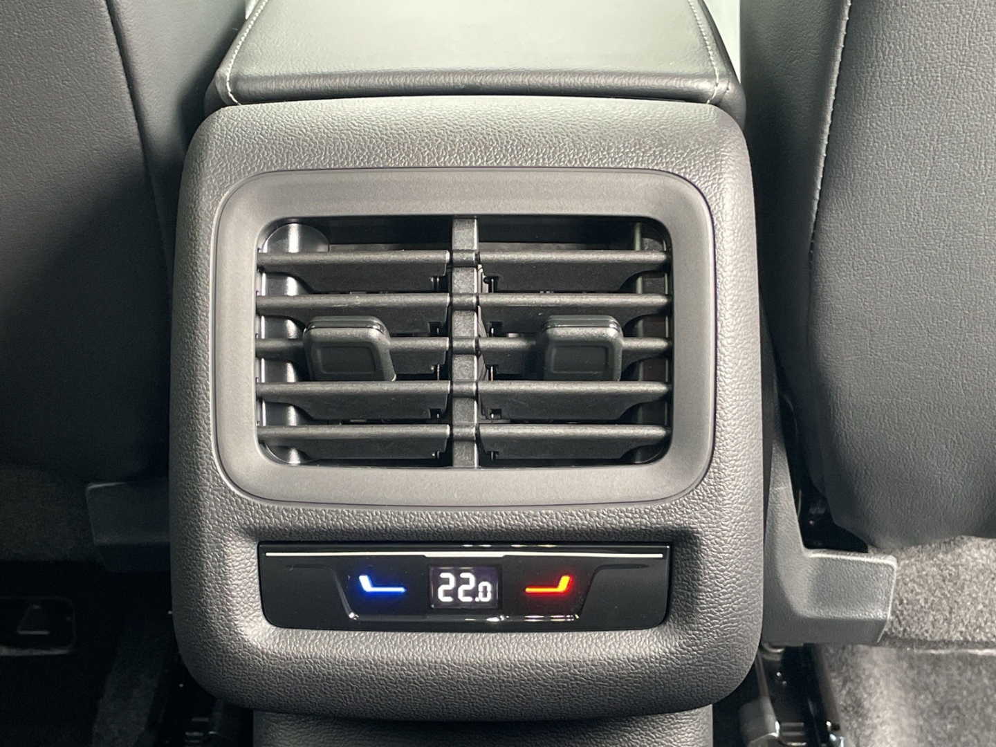 T-Roc R-Line 1.5eTSI 360°Kamera/HUD/ACC/Navi/App-Connect/Keyless/Spurwechsel
