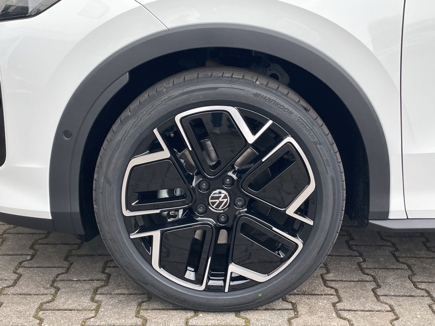 T-Roc R-Line 1.5eTSI 360°Kamera/HUD/ACC/Navi/App-Connect/Keyless/Spurwechsel