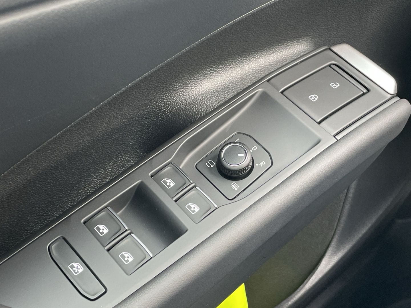 T-Roc R-Line 1.5eTSI 360°Kamera/HUD/ACC/Navi/App-Connect/Keyless/Spurwechsel