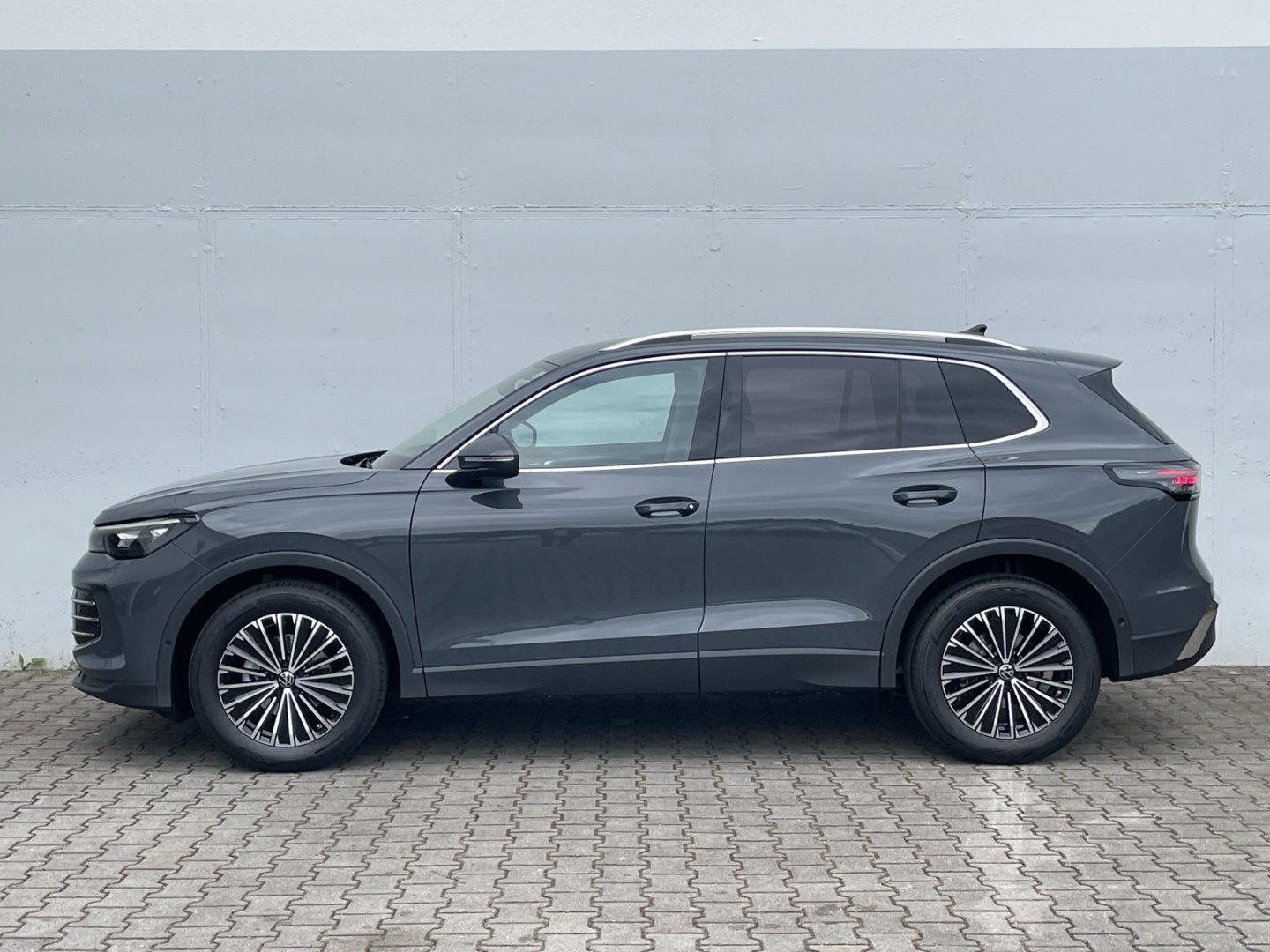Tiguan Elegance 1.5 eTSI DSG 360°Kamera/AHK/Navi/ACC/App-Connect/HUD