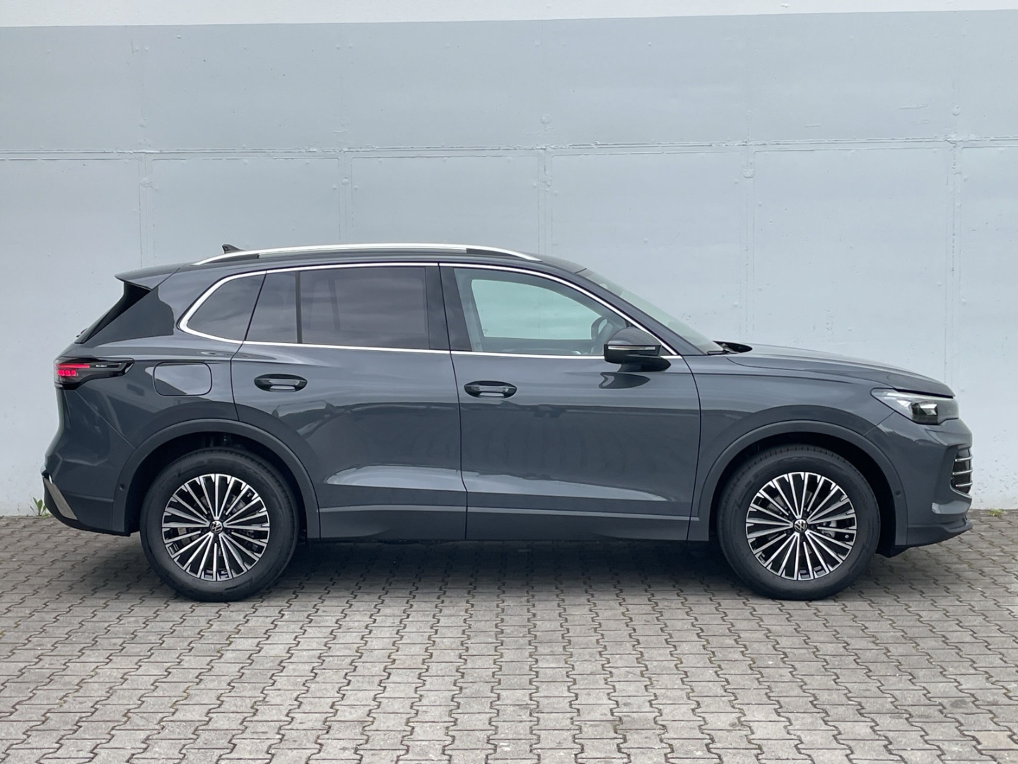 Tiguan Elegance 1.5 eTSI DSG 360°Kamera/AHK/Navi/ACC/App-Connect/HUD