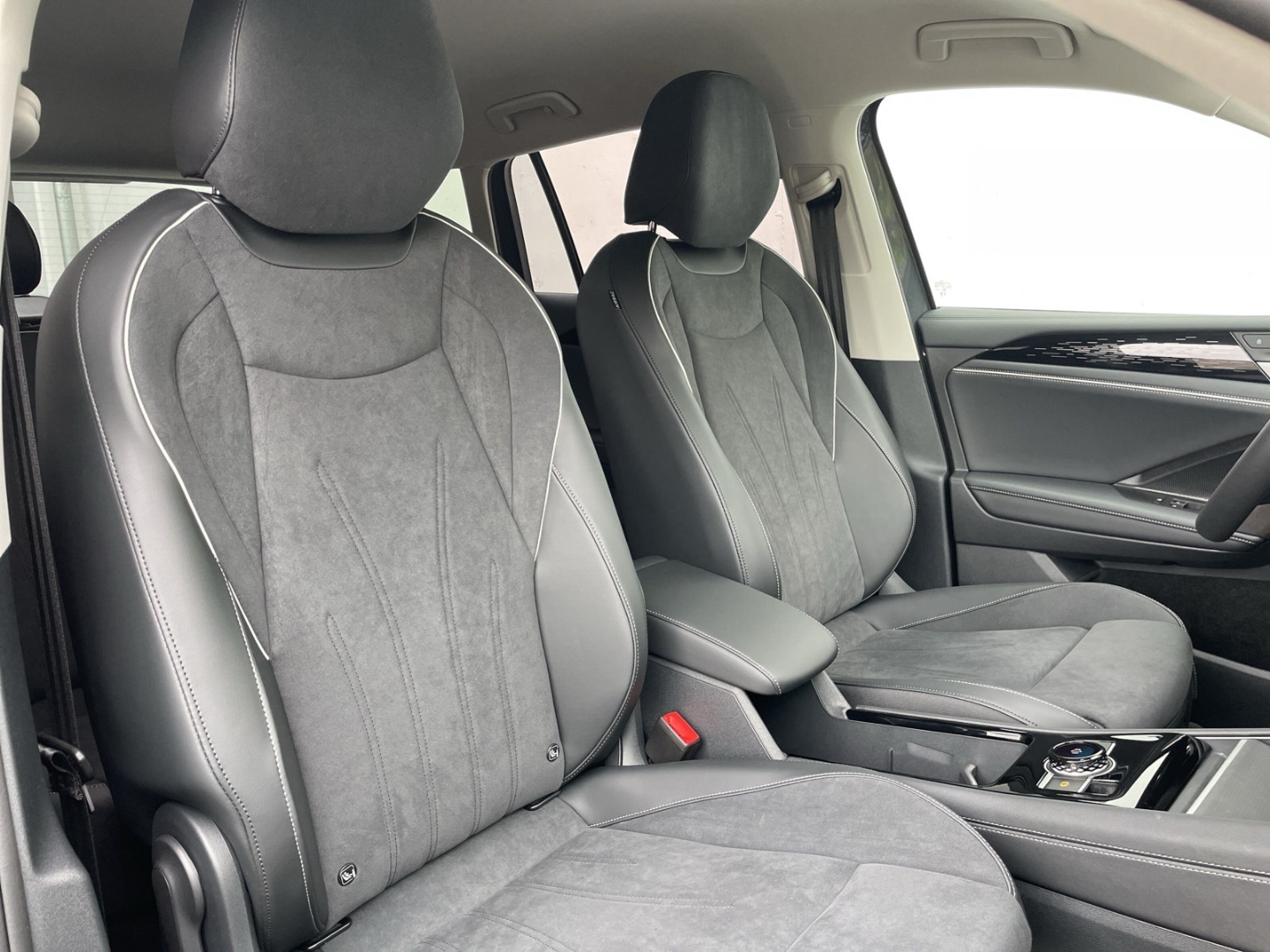 Tiguan Elegance 1.5 eTSI DSG 360°Kamera/AHK/Navi/ACC/App-Connect/HUD