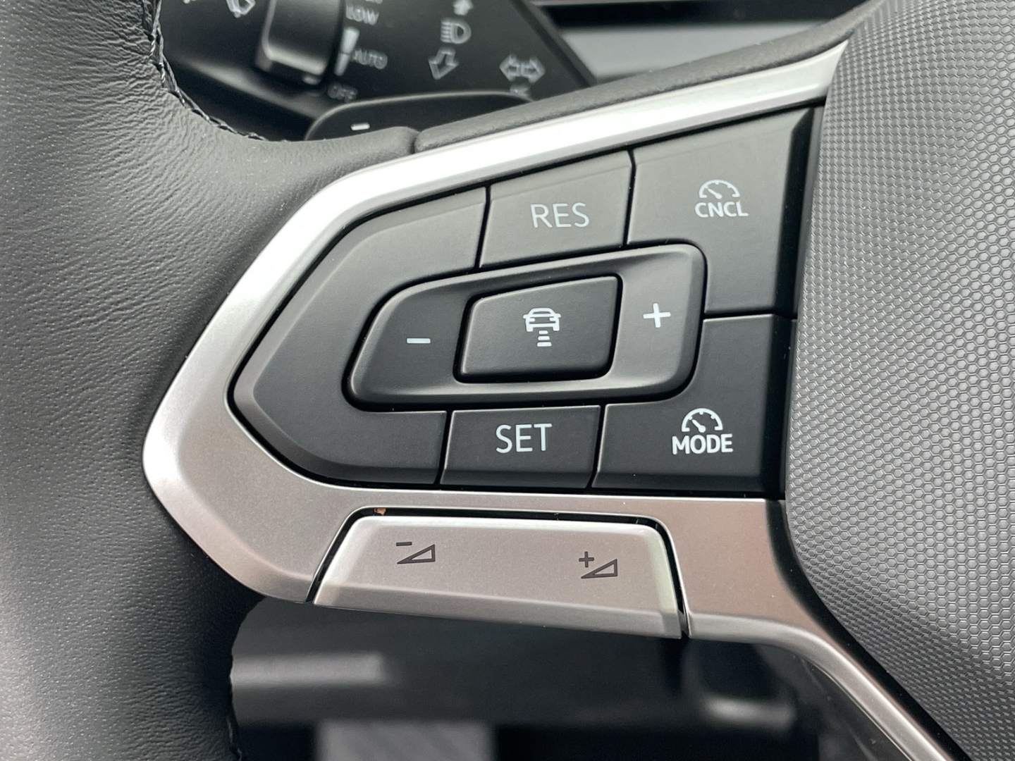 Tiguan Elegance 1.5 eTSI DSG 360°Kamera/AHK/Navi/ACC/App-Connect/HUD