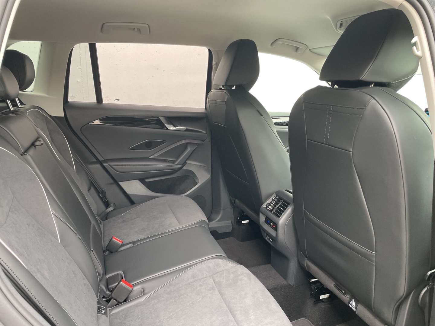 Tiguan Elegance 1.5 eTSI DSG 360°Kamera/AHK/Navi/ACC/App-Connect/HUD