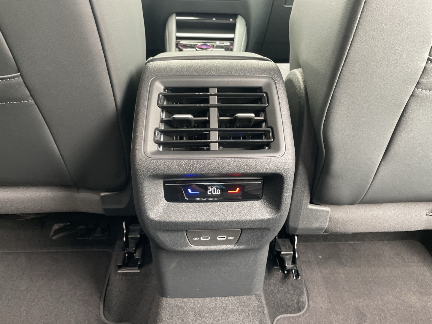 Tiguan Elegance 1.5 eTSI DSG 360°Kamera/AHK/Navi/ACC/App-Connect/HUD