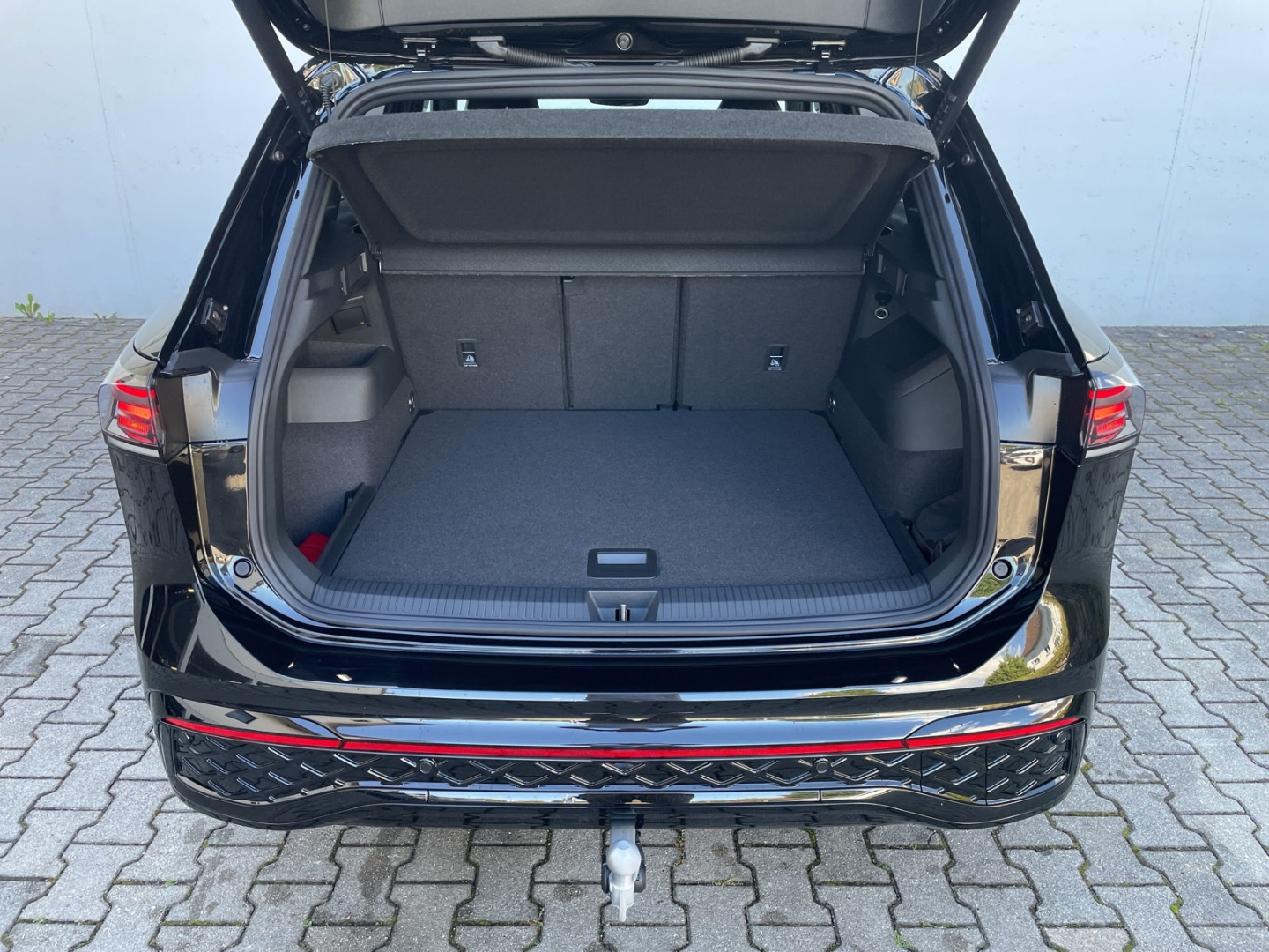 Tiguan 1.5 eTSI DSG R-Line AHK/360°Kamera/Navi/ACC/Keyless/el.Heckklappe