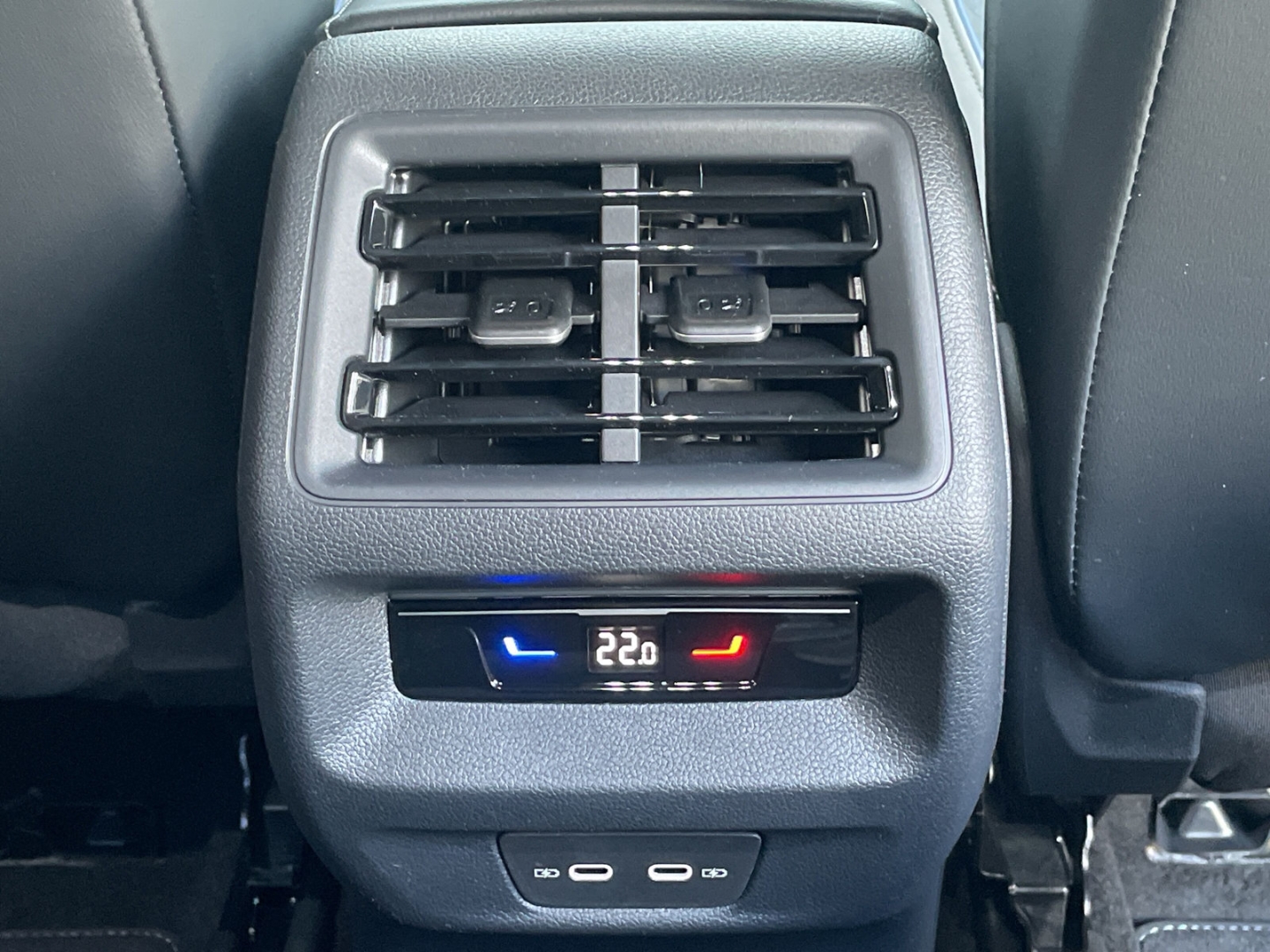 Tiguan 1.5 eTSI DSG R-Line AHK/360°Kamera/Navi/ACC/Keyless/el.Heckklappe