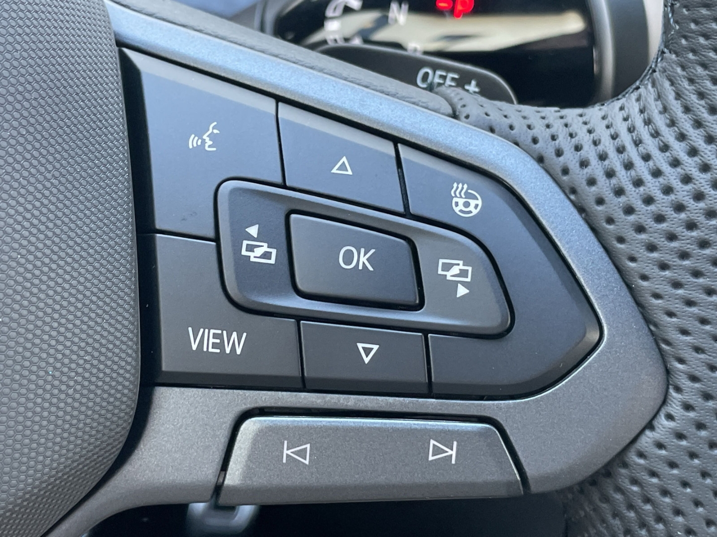 Tiguan 1.5 eTSI DSG R-Line AHK/360°Kamera/Navi/ACC/Keyless/el.Heckklappe