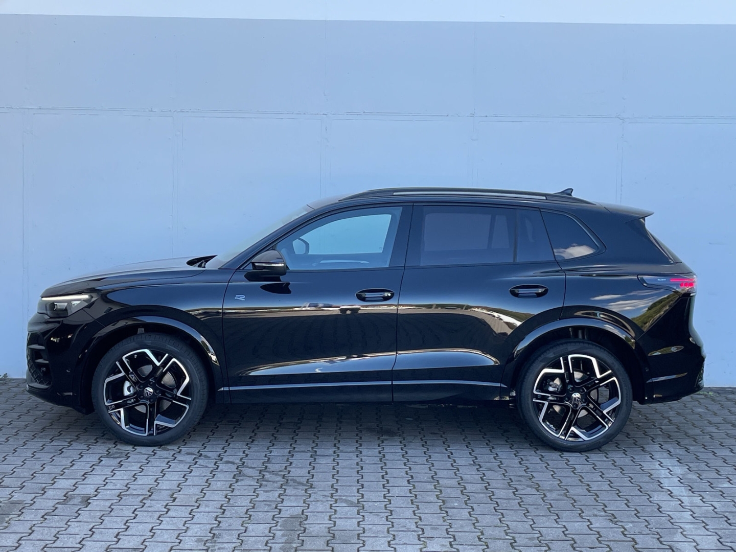Tiguan 1.5 eTSI DSG R-Line AHK/360°Kamera/Navi/ACC/Keyless/el.Heckklappe