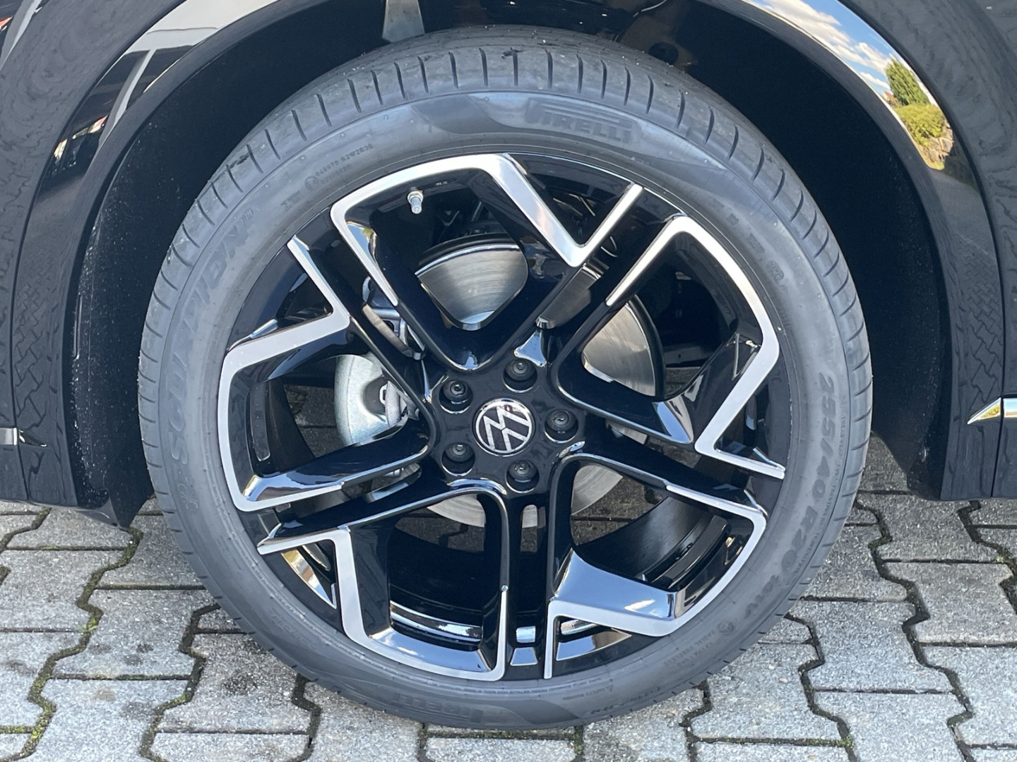 Tiguan 1.5 eTSI DSG R-Line AHK/360°Kamera/Navi/ACC/Keyless/el.Heckklappe