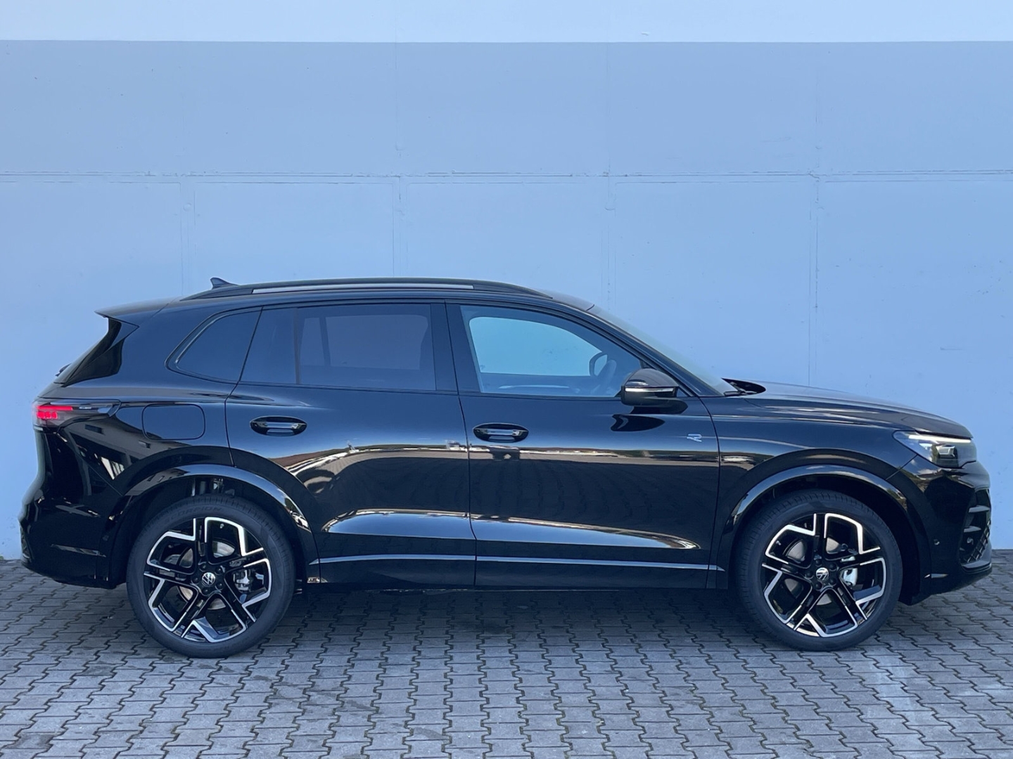 Tiguan 1.5 eTSI DSG R-Line AHK/360°Kamera/Navi/ACC/Keyless/el.Heckklappe