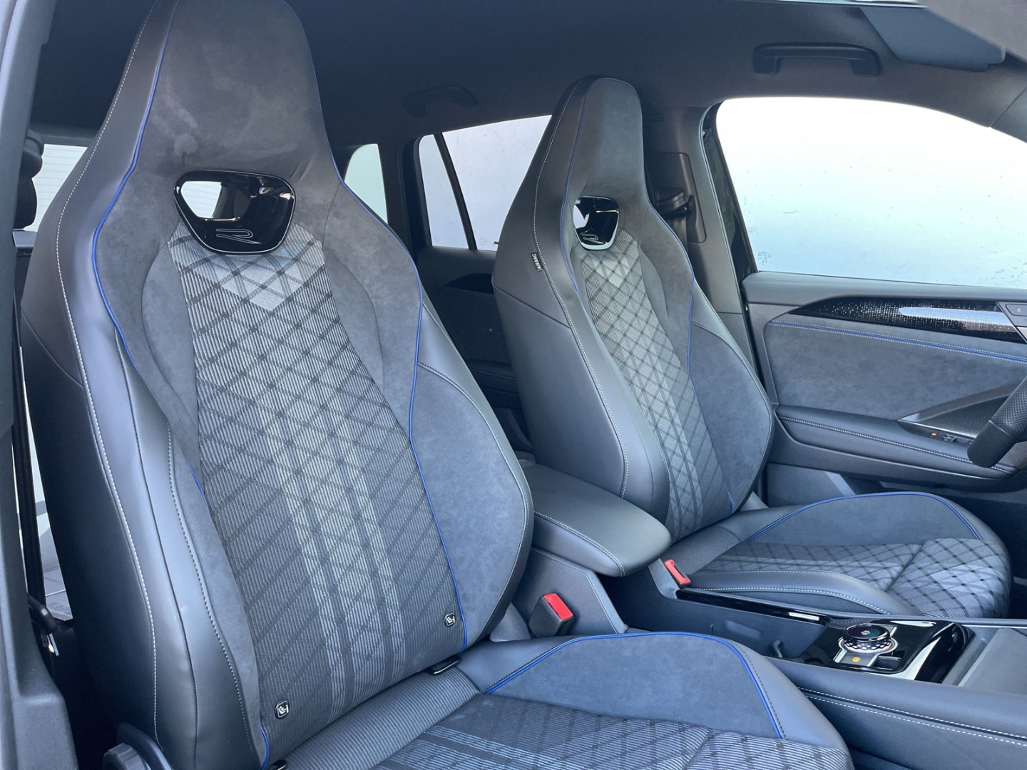 Tiguan 1.5 eTSI DSG R-Line AHK/360°Kamera/Navi/ACC/Keyless/el.Heckklappe