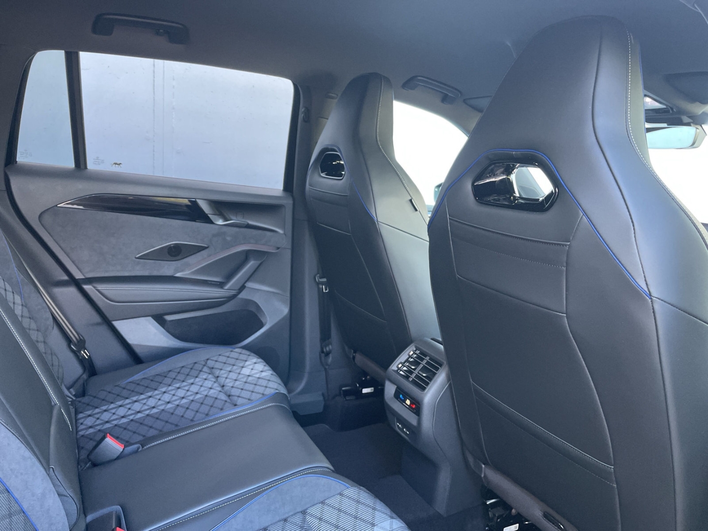 Tiguan 1.5 eTSI DSG R-Line AHK/360°Kamera/Navi/ACC/Keyless/el.Heckklappe