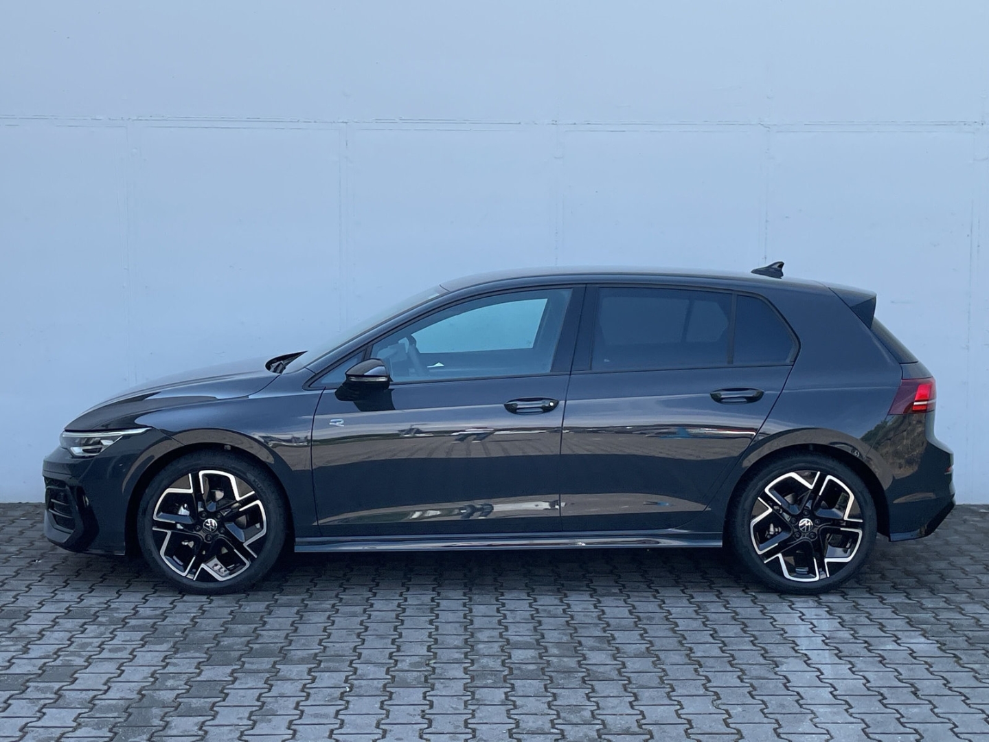 Golf VIII R-Line 1.5eTSI DSG HUD/AHK/Navi/Kamera/ACC/App-Connect/