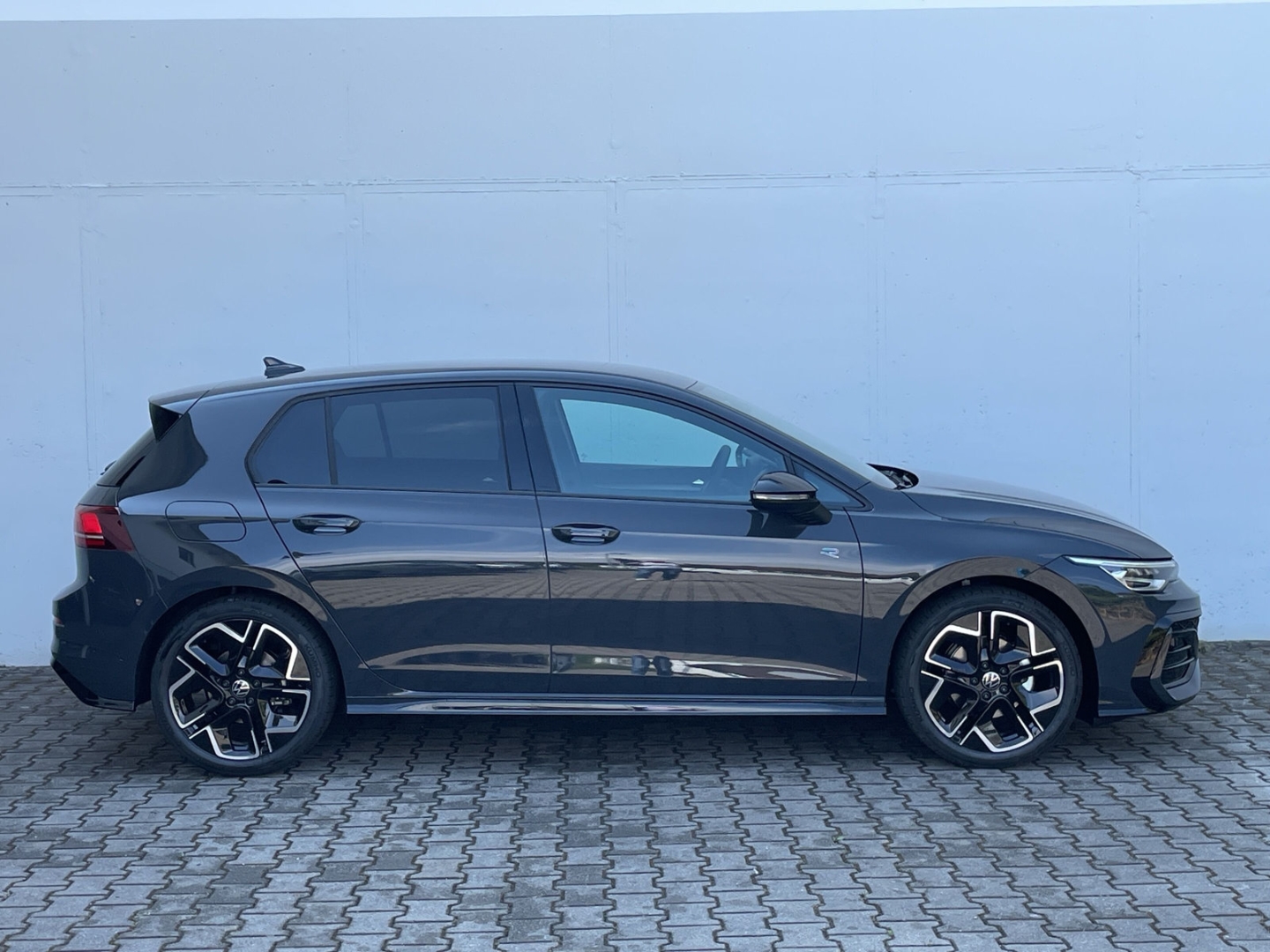 Golf VIII R-Line 1.5eTSI DSG HUD/AHK/Navi/Kamera/ACC/App-Connect/