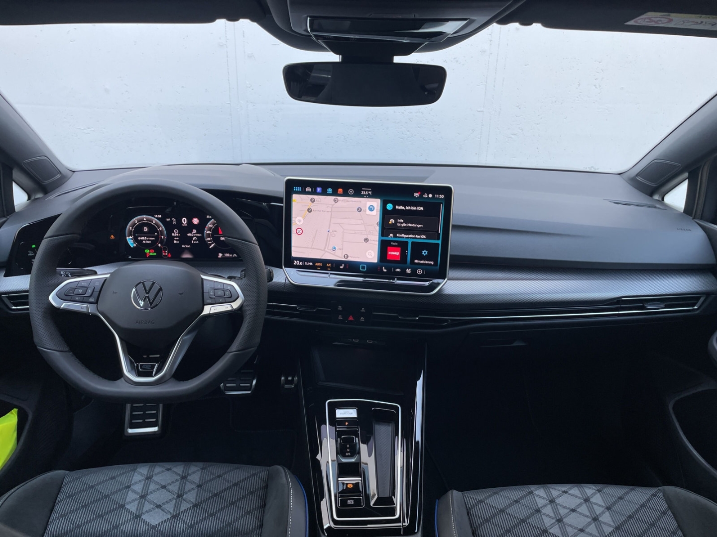 Golf VIII R-Line 1.5eTSI DSG HUD/AHK/Navi/Kamera/ACC/App-Connect/