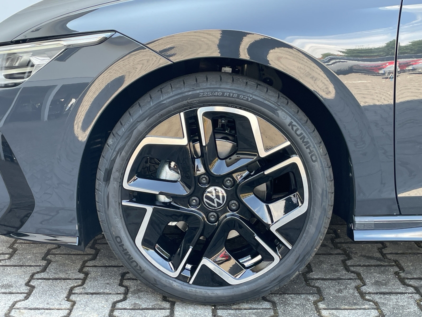 Golf VIII R-Line 1.5eTSI DSG HUD/AHK/Navi/Kamera/ACC/App-Connect/