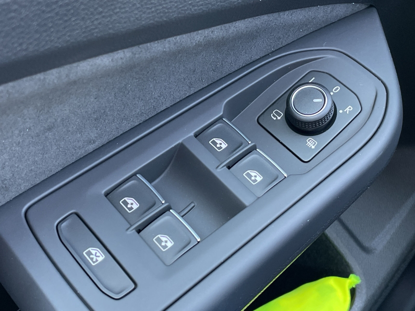 Golf VIII R-Line 1.5eTSI DSG HUD/AHK/Navi/Kamera/ACC/App-Connect/